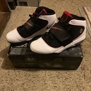 NIKE ZOOM SOLDIER IV